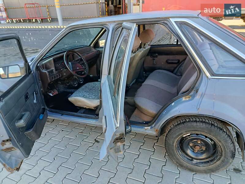 Хэтчбек Ford Escort 1985 в Черновцах