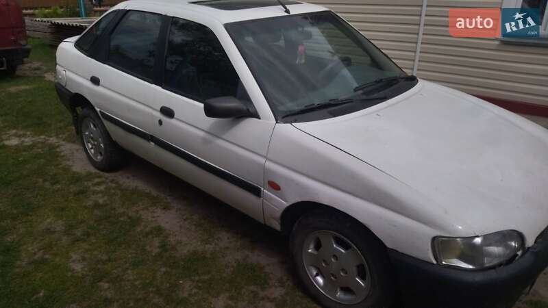 Хетчбек Ford Escort 1996 в Березному