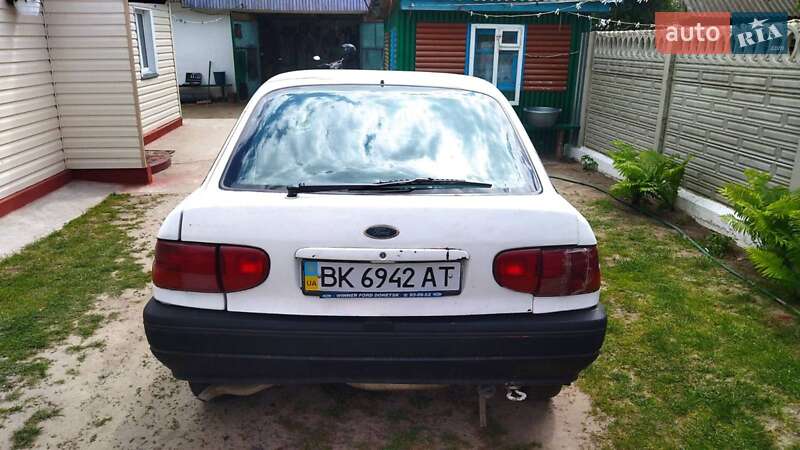 Хетчбек Ford Escort 1996 в Березному