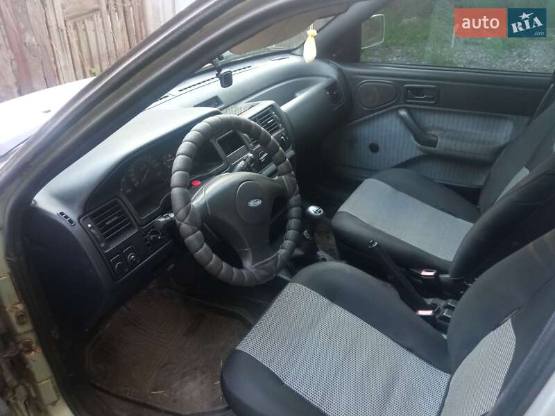 Седан Ford Escort 1992 в Кривом Роге