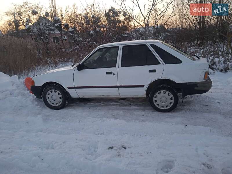 Хетчбек Ford Escort 1987 в Острозі
