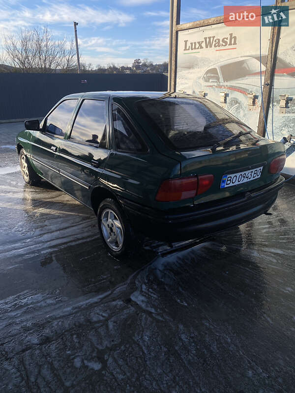 Седан Ford Escort 1994 в Збараже