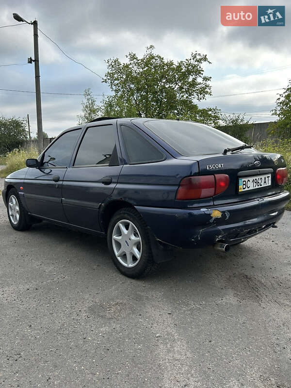 Хэтчбек Ford Escort 1997 в Шептицькому