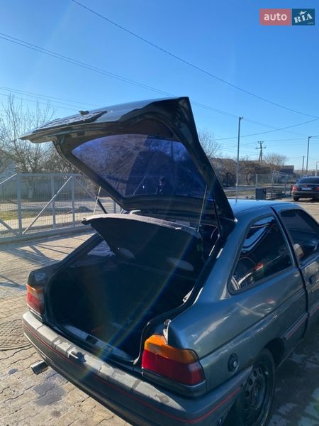 Хэтчбек Ford Escort 1991 в Красилове