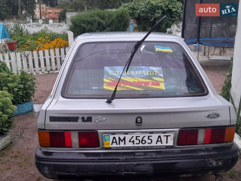 Хэтчбек Ford Escort 1988 в Коростене
