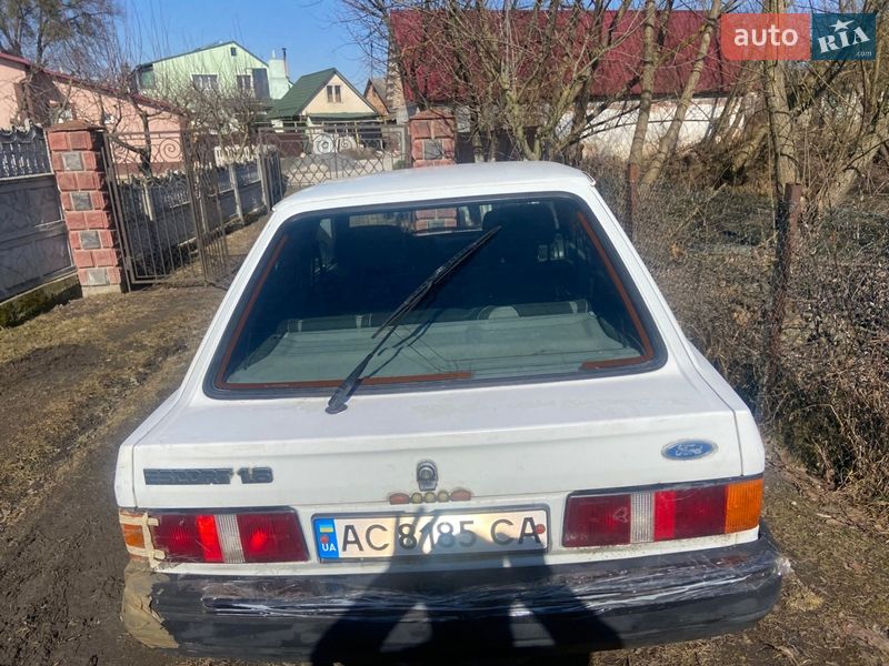 Хетчбек Ford Escort 1987 в Острозі