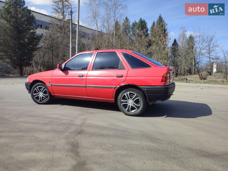 Седан Ford Escort 1992 в Ивано-Франковске