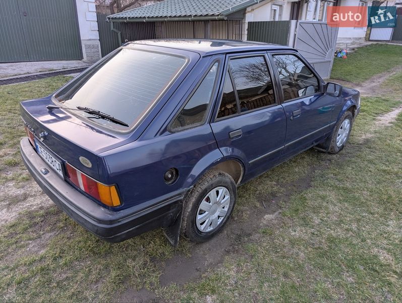 Хэтчбек Ford Escort 1988 в Великом Кучурове