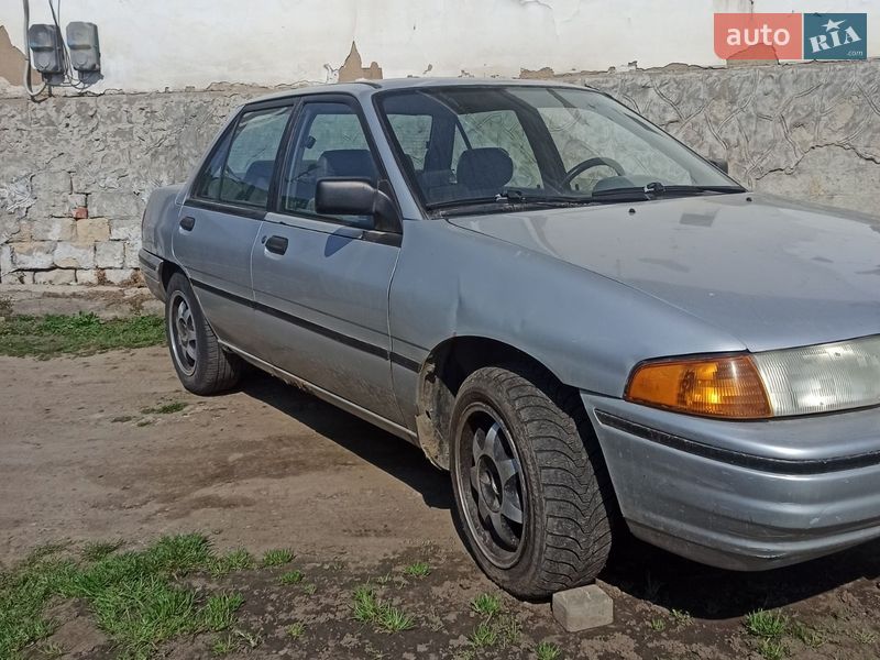 Седан Ford Escort 1993 в Кицмани