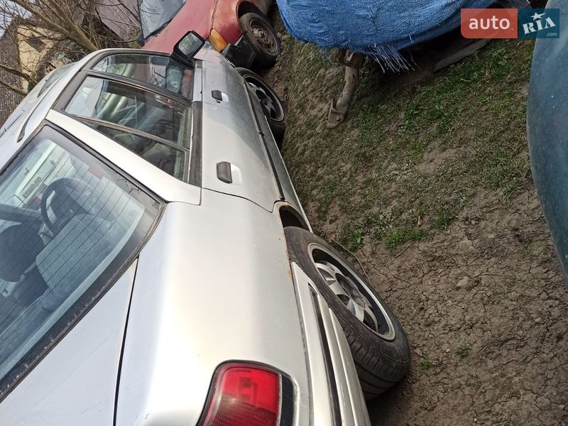 Седан Ford Escort 1993 в Кицмани