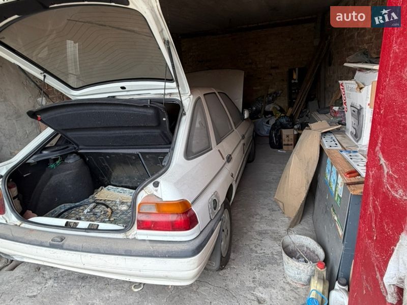 Хетчбек Ford Escort 1991 в Броварах фото 3 Хетчбек Ford Escort 1991 в Броварах