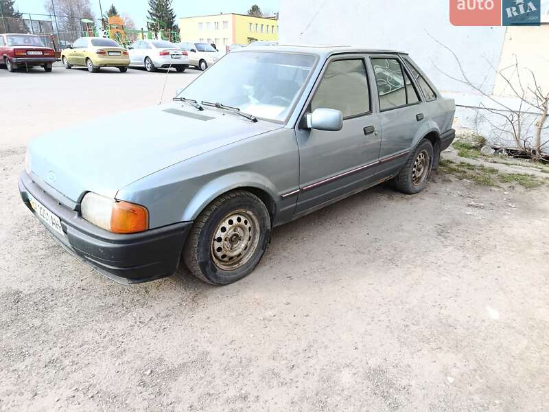 Хэтчбек Ford Escort 1988 в Волочиске фото Хэтчбек Ford Escort 1988 в Волочиске