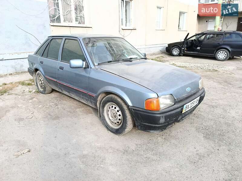Хэтчбек Ford Escort 1988 в Волочиске фото 4 Хэтчбек Ford Escort 1988 в Волочиске