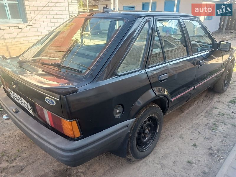 Хетчбек Ford Escort 1989 в Бершаді