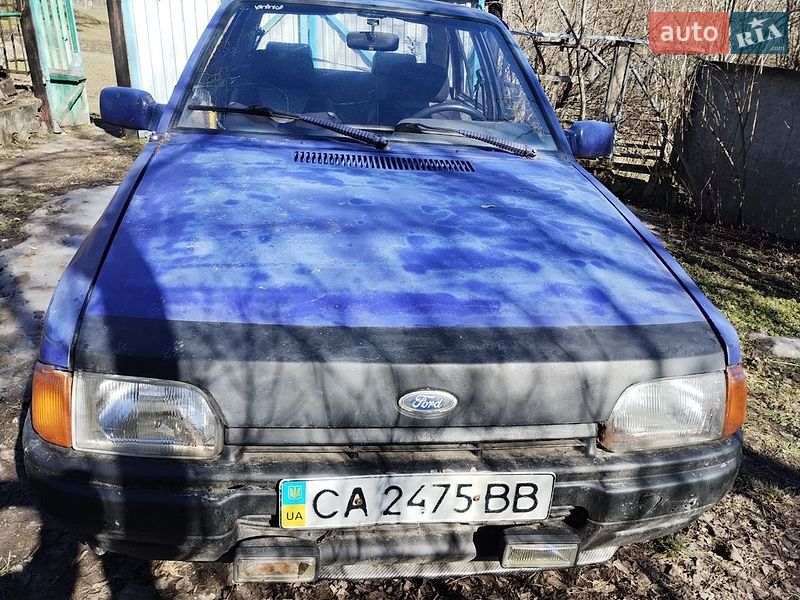 Хетчбек Ford Escort 1987 в Тальному фото 3 Хетчбек Ford Escort 1987 в Тальному