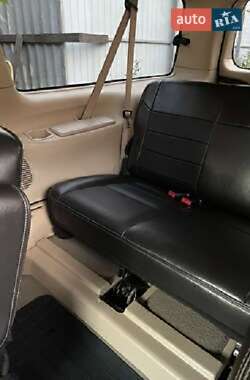 Внедорожник / Кроссовер Ford Excursion 2004 в 