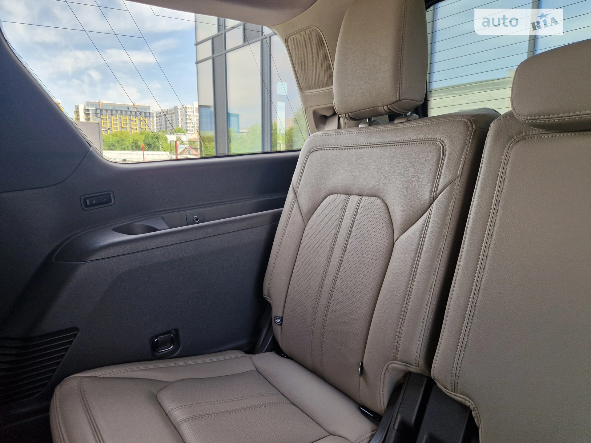 2020 Ford Expedition - мініатюра 27