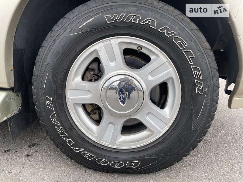 Внедорожник / Кроссовер Ford Expedition 2005 в Киеве