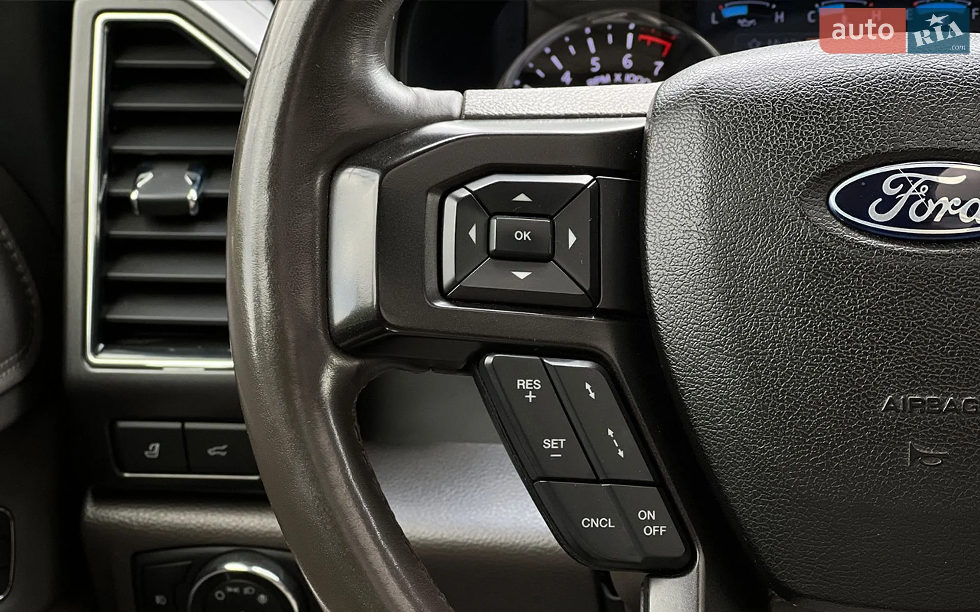 2020 Ford Expedition - мініатюра 17
