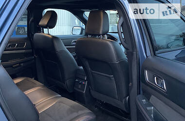 Позашляховик / Кросовер Ford Explorer 2018 в 