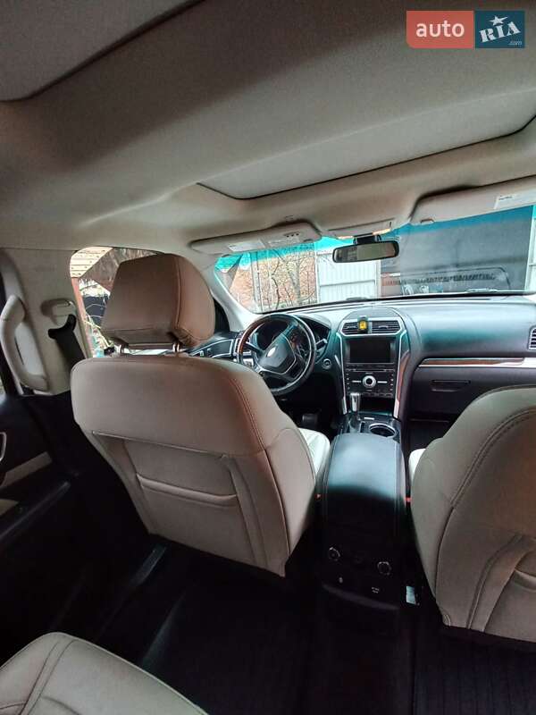 Позашляховик / Кросовер Ford Explorer 2016 в Первомайську