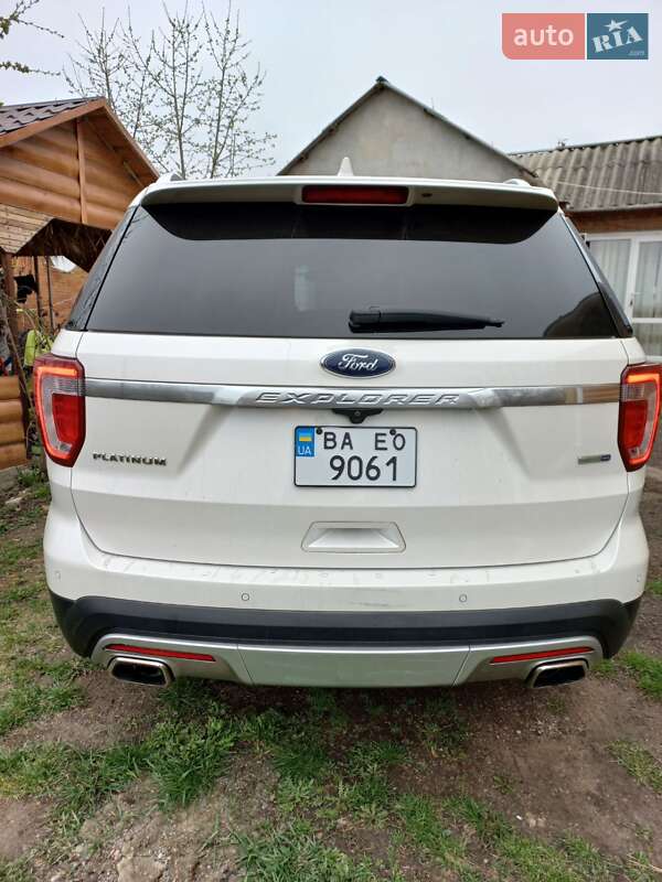 Позашляховик / Кросовер Ford Explorer 2016 в Первомайську