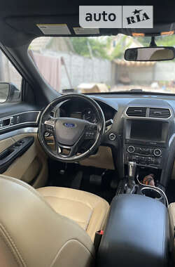 Позашляховик / Кросовер Ford Explorer 2017 в 