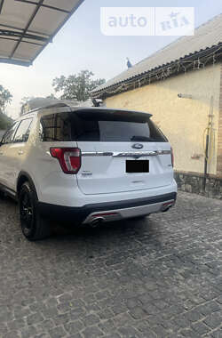 Позашляховик / Кросовер Ford Explorer 2017 в 