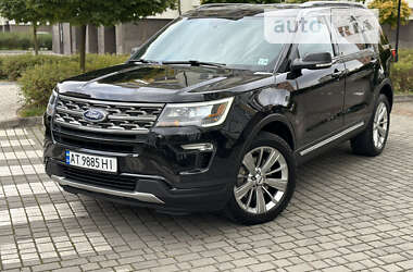 Позашляховик / Кросовер Ford Explorer 2018 в 