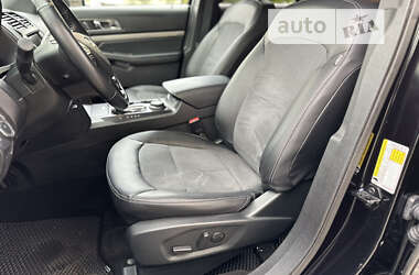 Позашляховик / Кросовер Ford Explorer 2018 в 