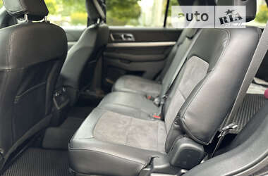 Позашляховик / Кросовер Ford Explorer 2018 в 