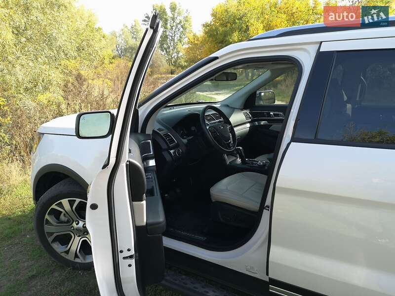 Внедорожник / Кроссовер Ford Explorer 2018 в Каменском