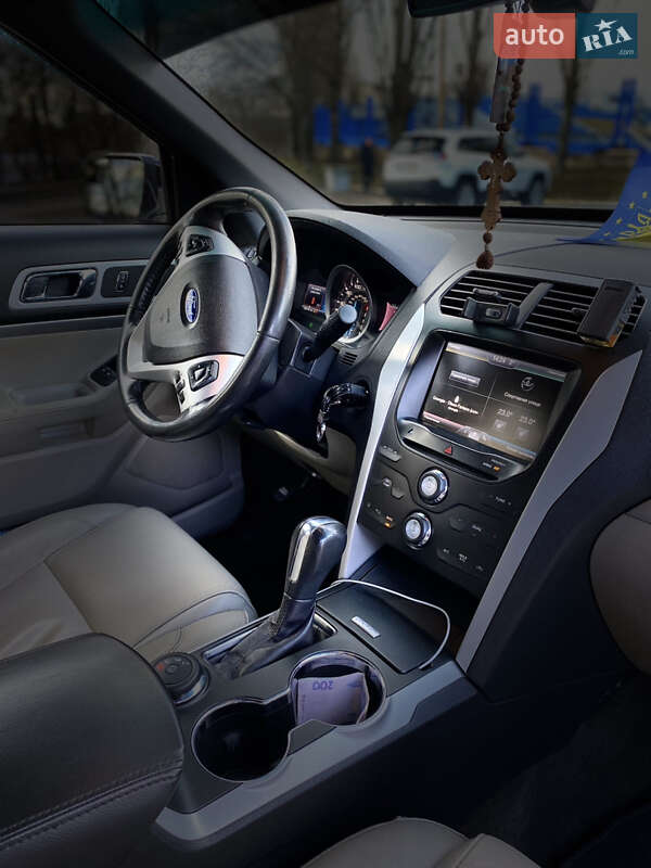 Внедорожник / Кроссовер Ford Explorer 2015 в Южноукраинске