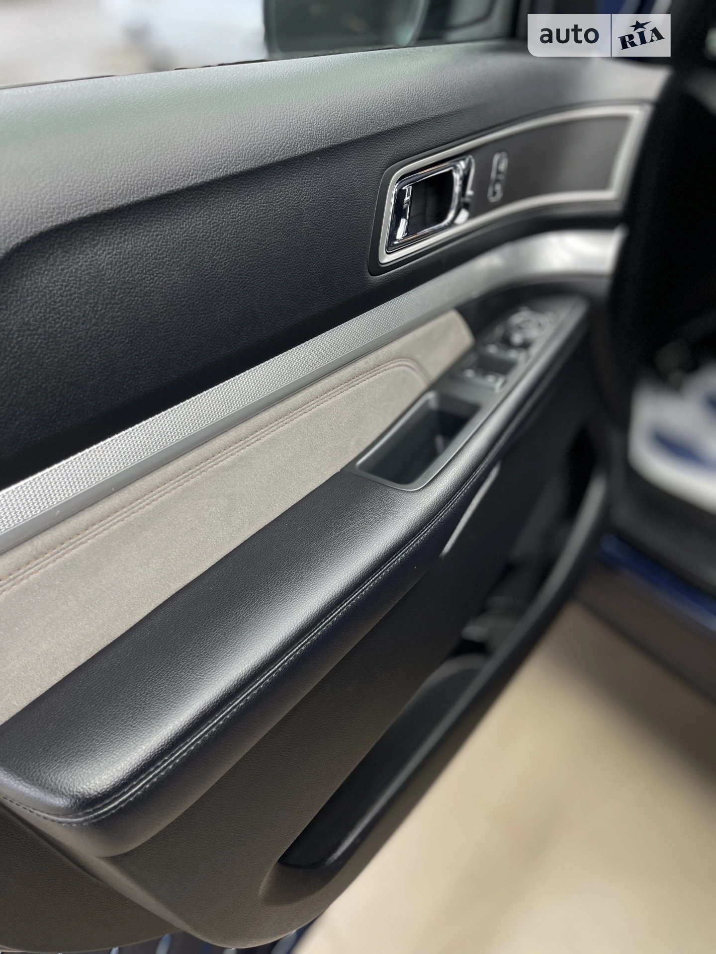 2017 Ford Explorer - мініатюра 3
