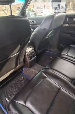 Позашляховик / Кросовер Ford Explorer 2016 в Ужгороді