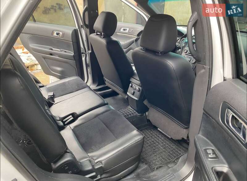 Позашляховик / Кросовер Ford Explorer 2016 в Вараші