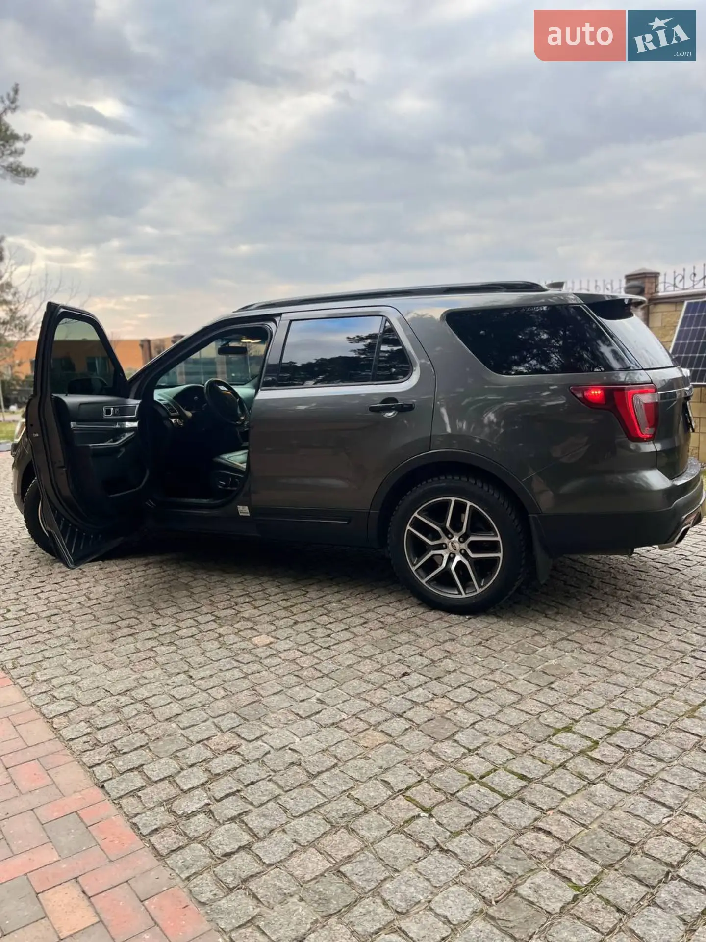 2016 Ford Explorer - мініатюра 11