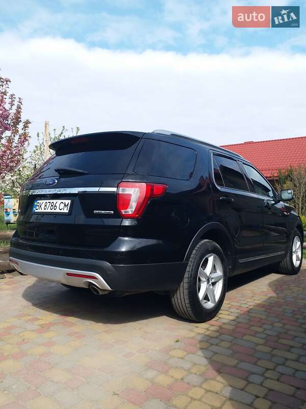 Позашляховик / Кросовер Ford Explorer 2015 в Рівному