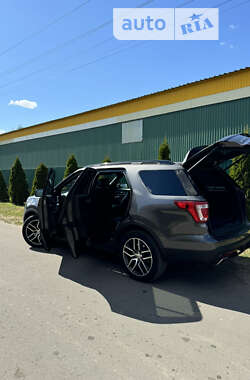 Позашляховик / Кросовер Ford Explorer 2015 в Києві