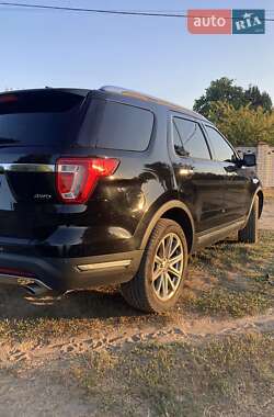 Позашляховик / Кросовер Ford Explorer 2017 в 