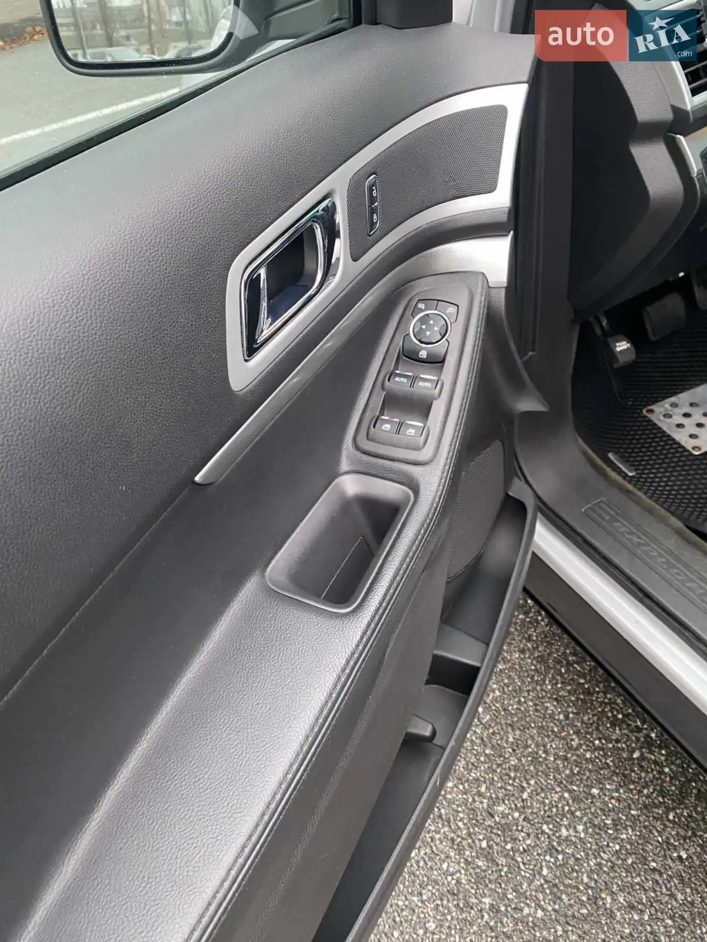 2015 Ford Explorer - мініатюра 13