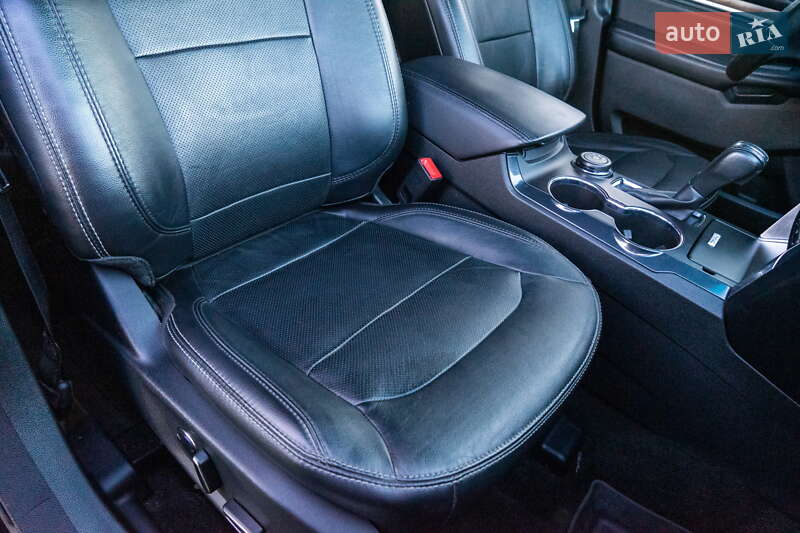 Внедорожник / Кроссовер Ford Explorer 2017 в Верхнеднепровске