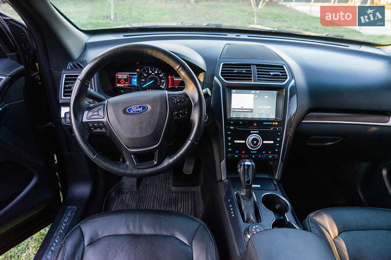 Внедорожник / Кроссовер Ford Explorer 2017 в Верхнеднепровске