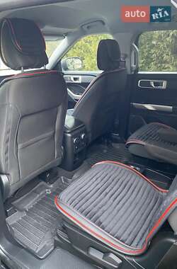 Позашляховик / Кросовер Ford Explorer 2020 в 