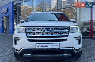Позашляховик / Кросовер Ford Explorer 2018 в 