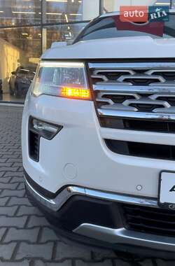 Позашляховик / Кросовер Ford Explorer 2018 в 