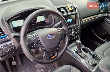 Позашляховик / Кросовер Ford Explorer 2017 в 