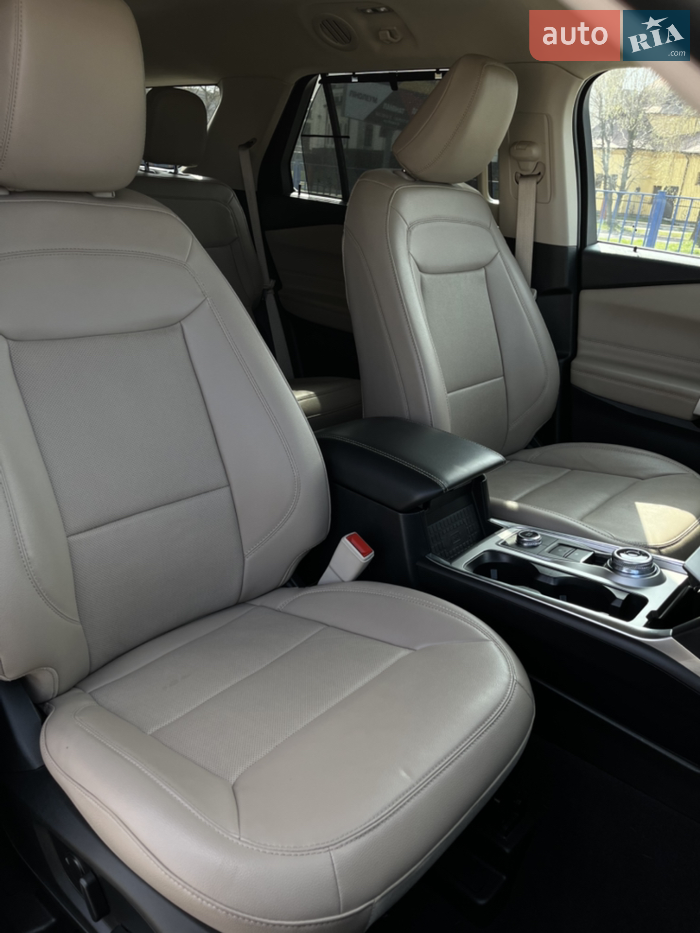 2022 Ford Explorer - мініатюра 4
