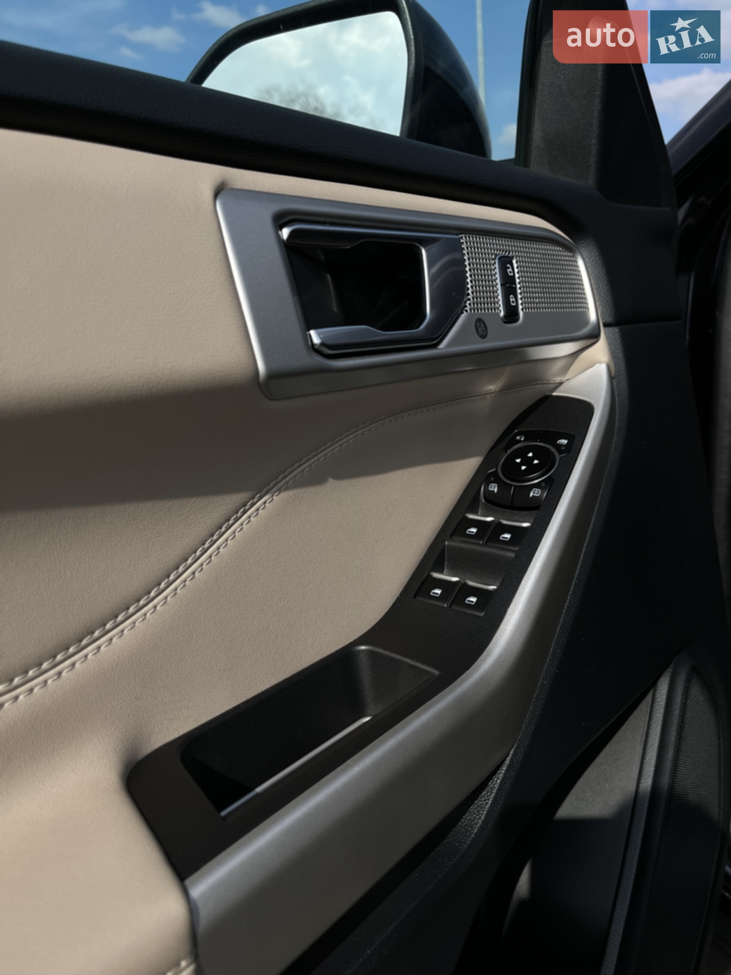2022 Ford Explorer - мініатюра 23