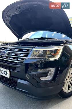 Позашляховик / Кросовер Ford Explorer 2016 в 
